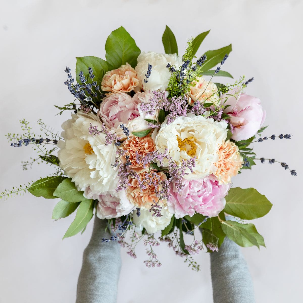 secar un ramo de peonias