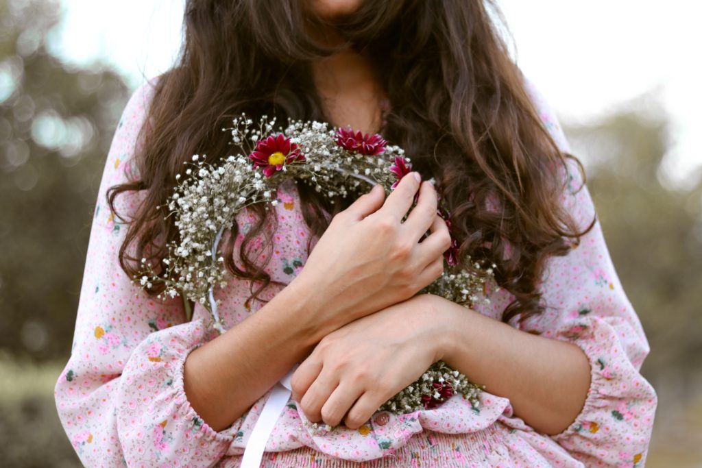 Cómo hacer una diadema de flores