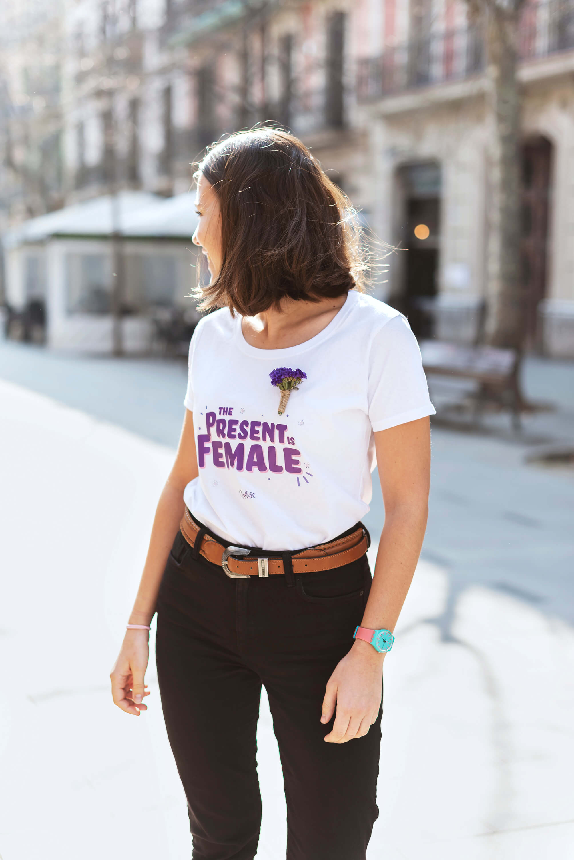 The Present is female camiseta para el dia de la mujer