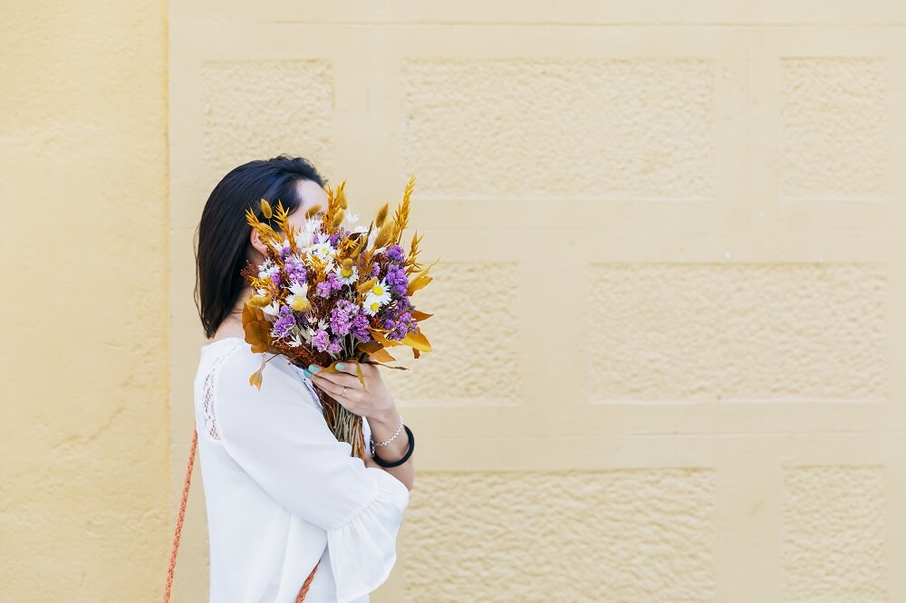 ramo de flor seca amarillo