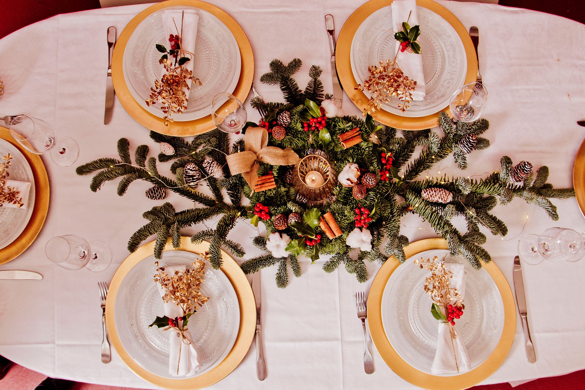 trucos para crear un centro de mesa de navidad con una corona