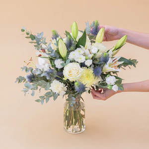 O Clássico - Ramo de flores brancas