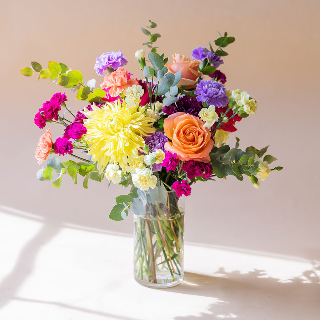 Ramo de Flores Coloridas con Peluche y Tarjeta
