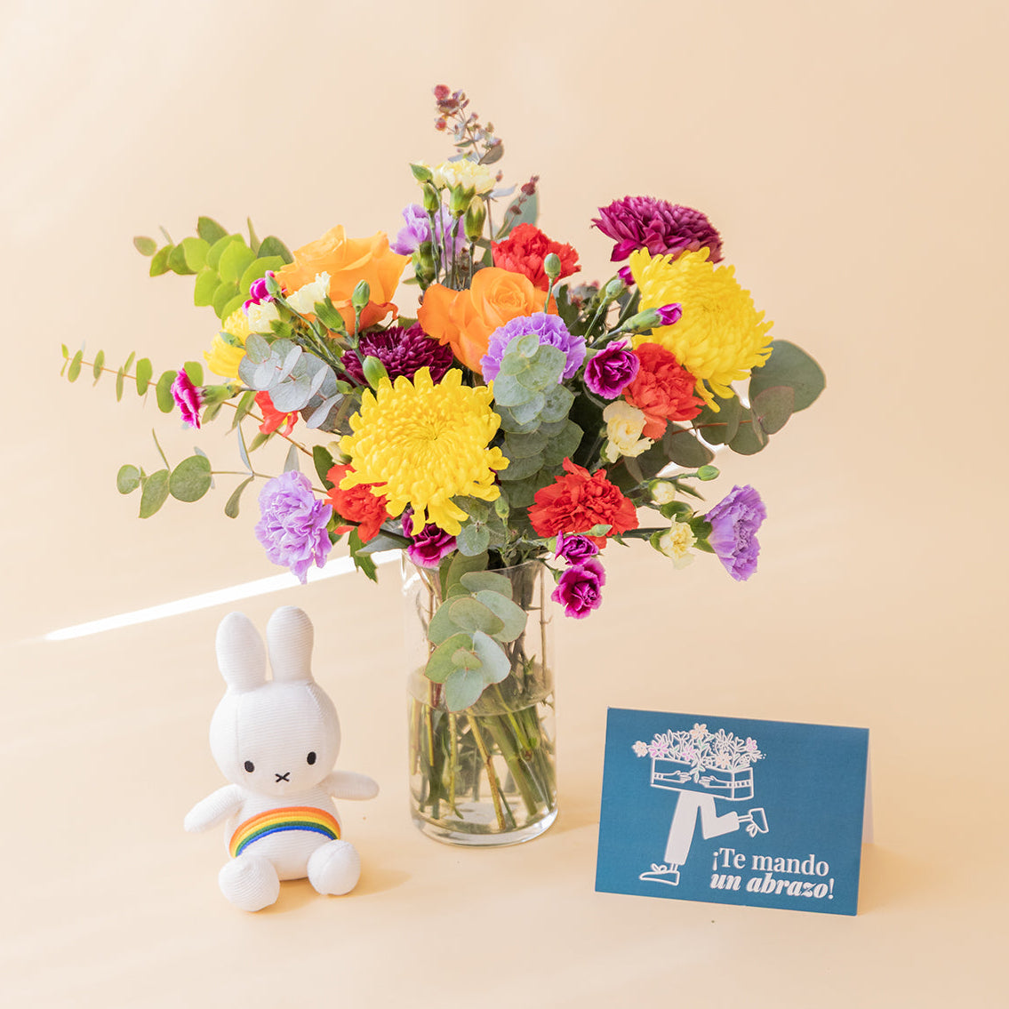 Ramo de Flores Coloridas con Peluche y Tarjeta