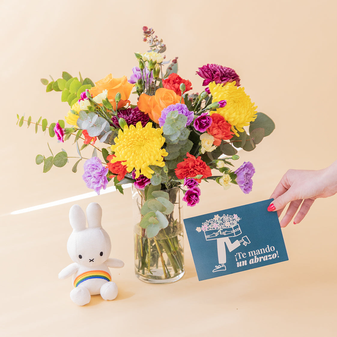 Ramo de Flores Coloridas con Peluche y Tarjeta