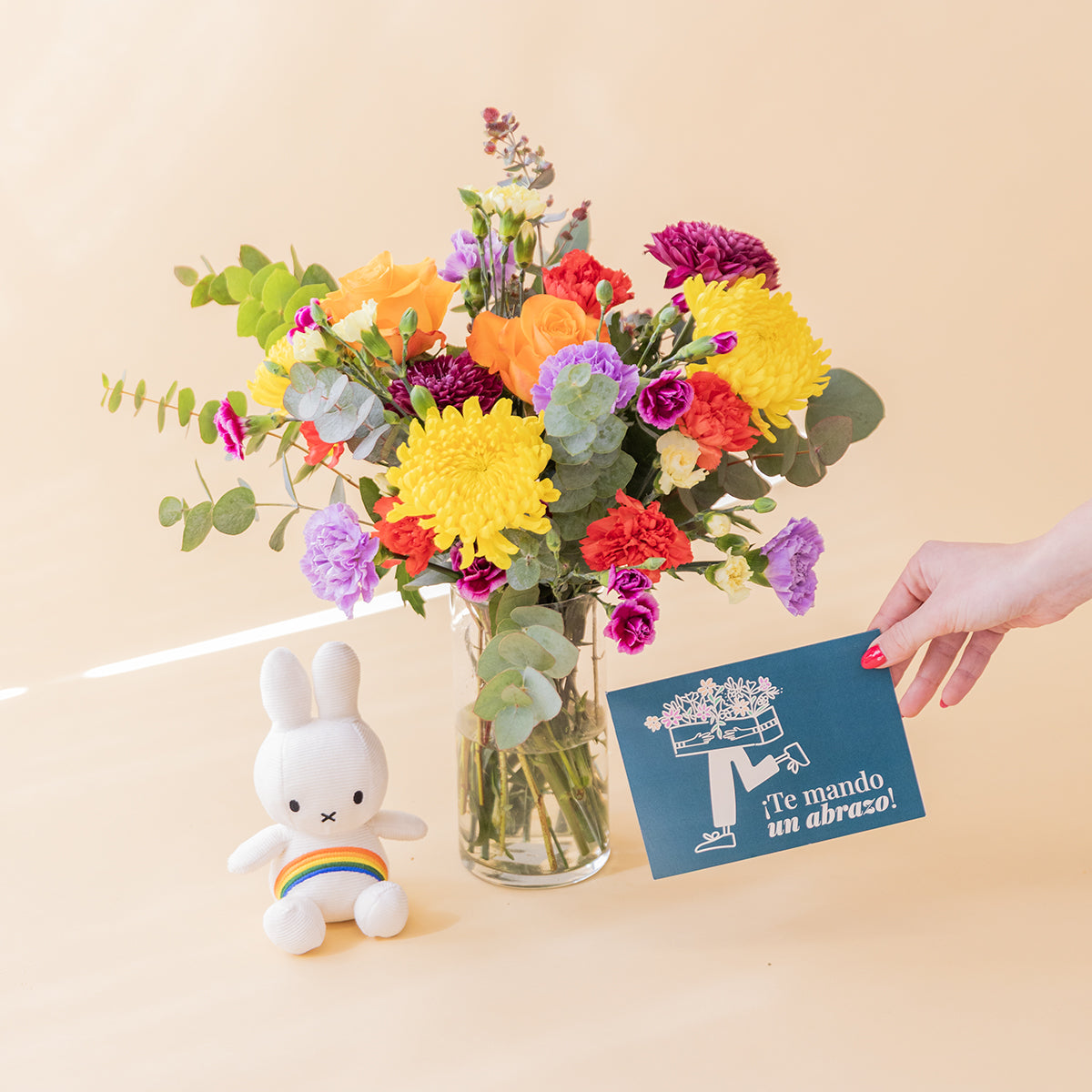 Ramo de Flores Coloridas con Peluche y Tarjeta