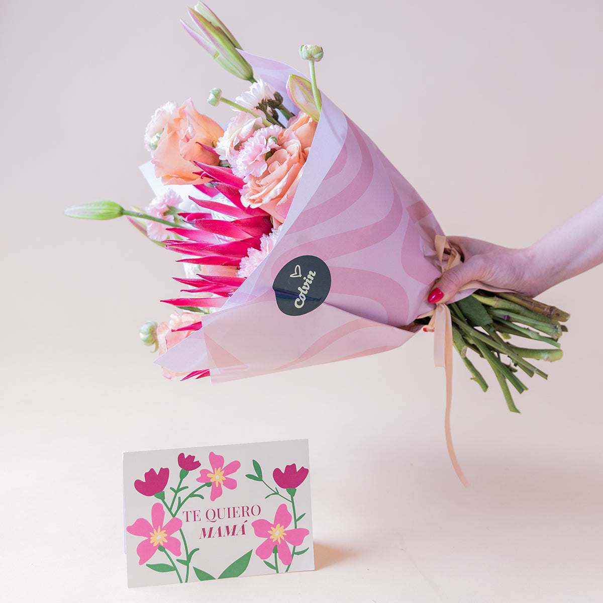 Ramo de Flores Premium con Envoltorio y Tarjeta