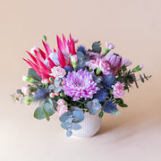 El Capricho - Arranjo com Proteas e Crisântemos