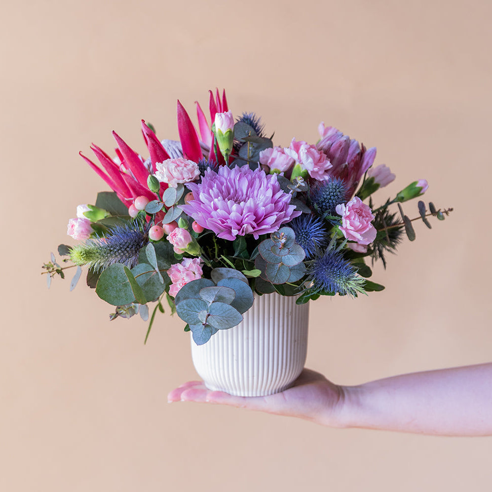 El Capricho - Arranjo com Proteas e Crisântemos