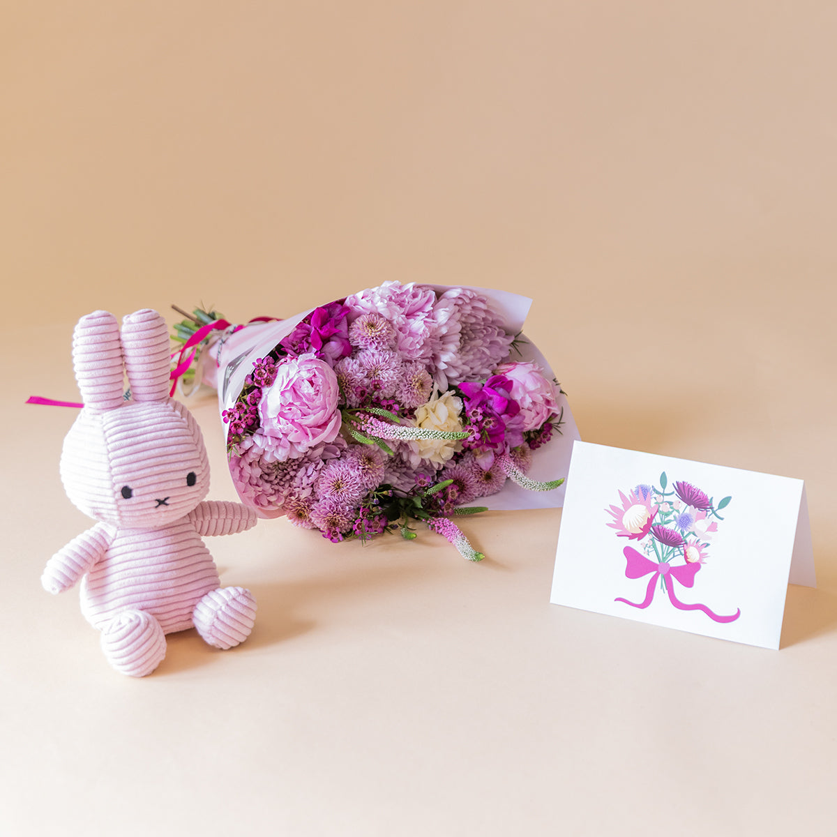 Ramo de Peonías con Envoltorio, Miffy Rosa y Tarjeta