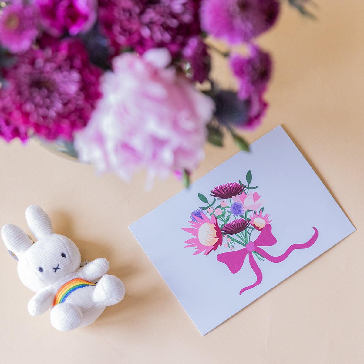 Mini Ramo Peonías con Miffy charm y Tarjeta