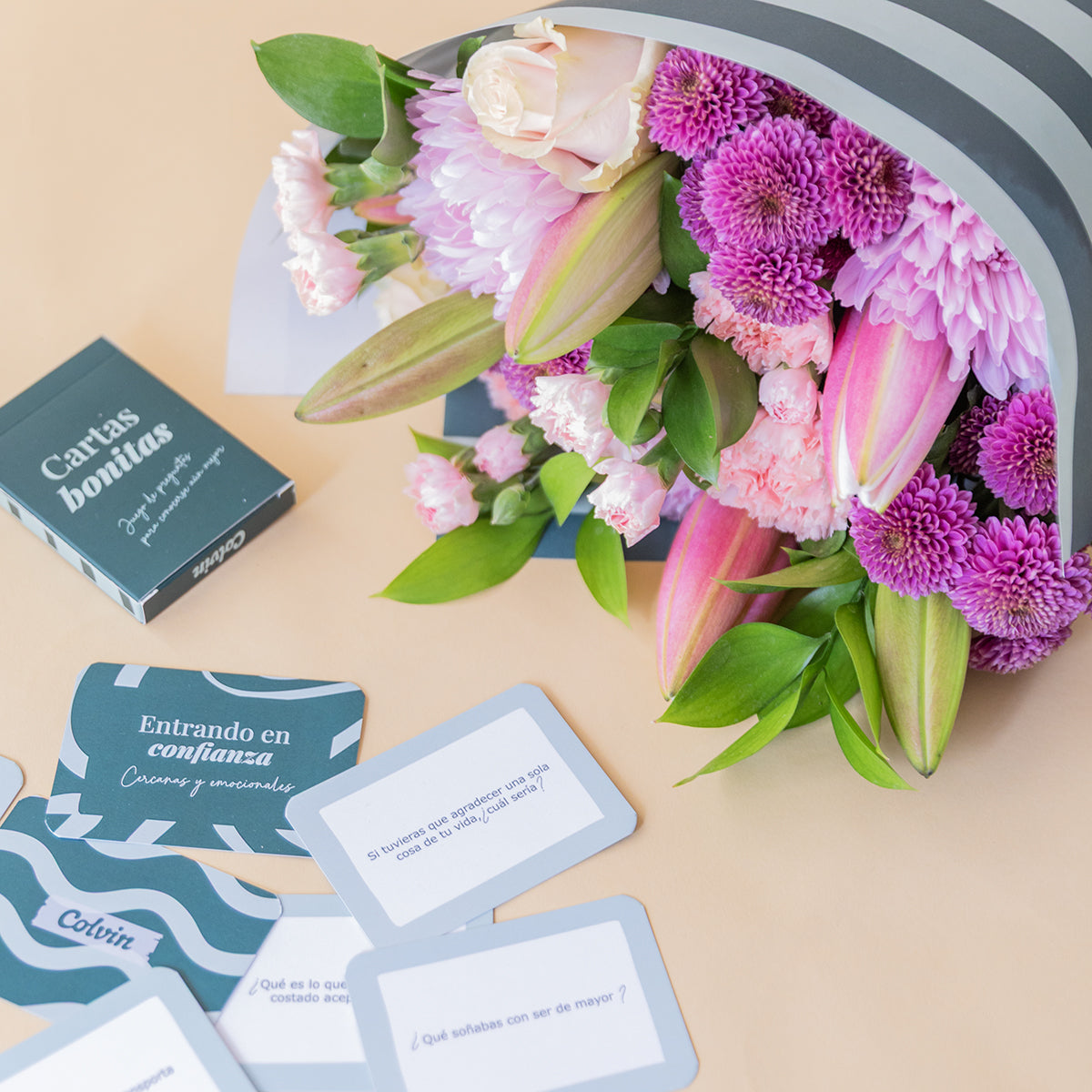 El Regalo Perfecto - Ramo de flores y juego de cartas