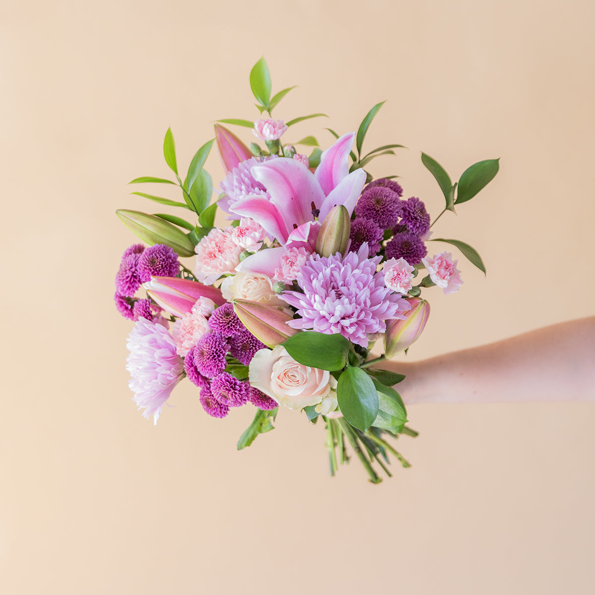 Para Ti, Amiga - Ramo de flores con detalles especiales