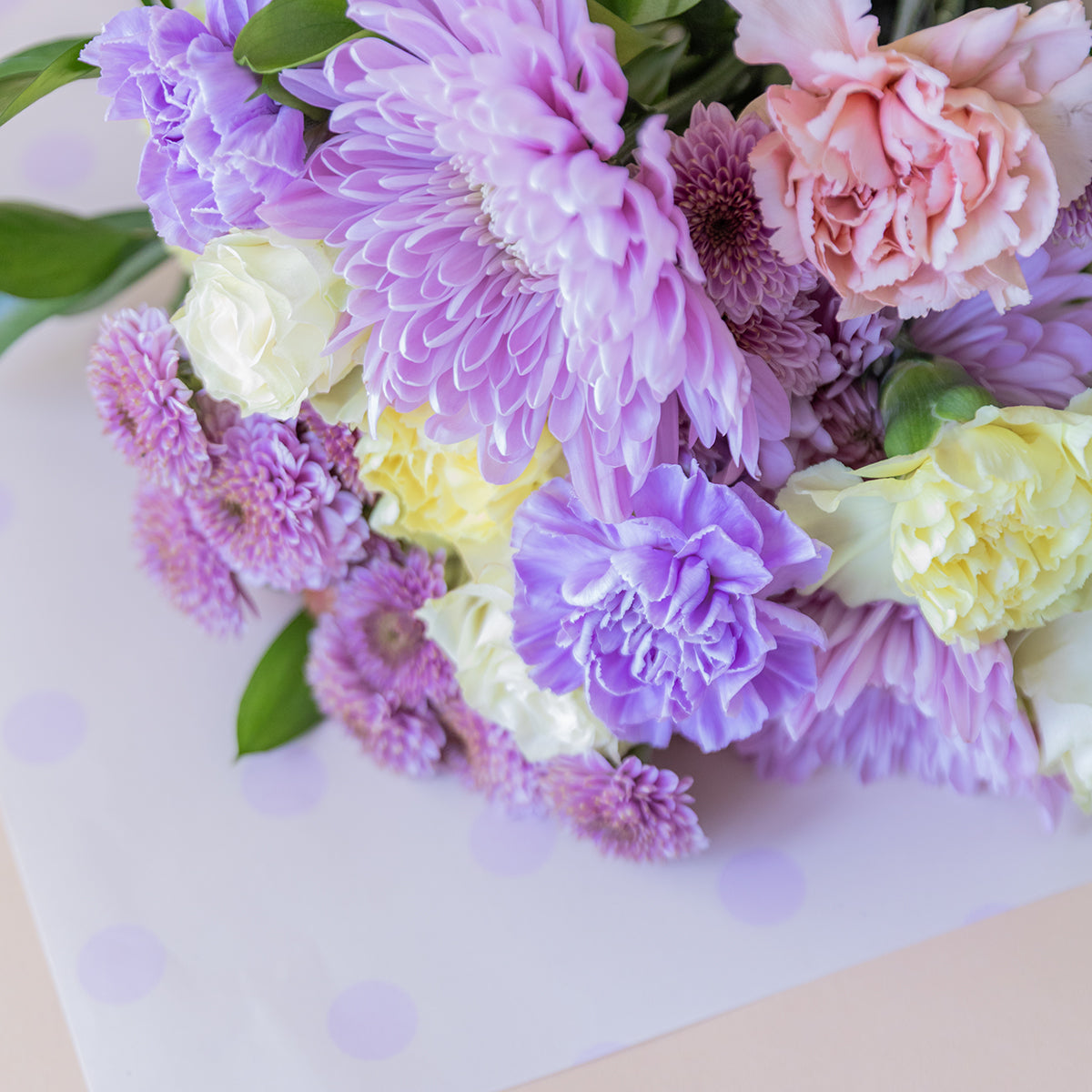 El Pastel - Ramo con flores crema
