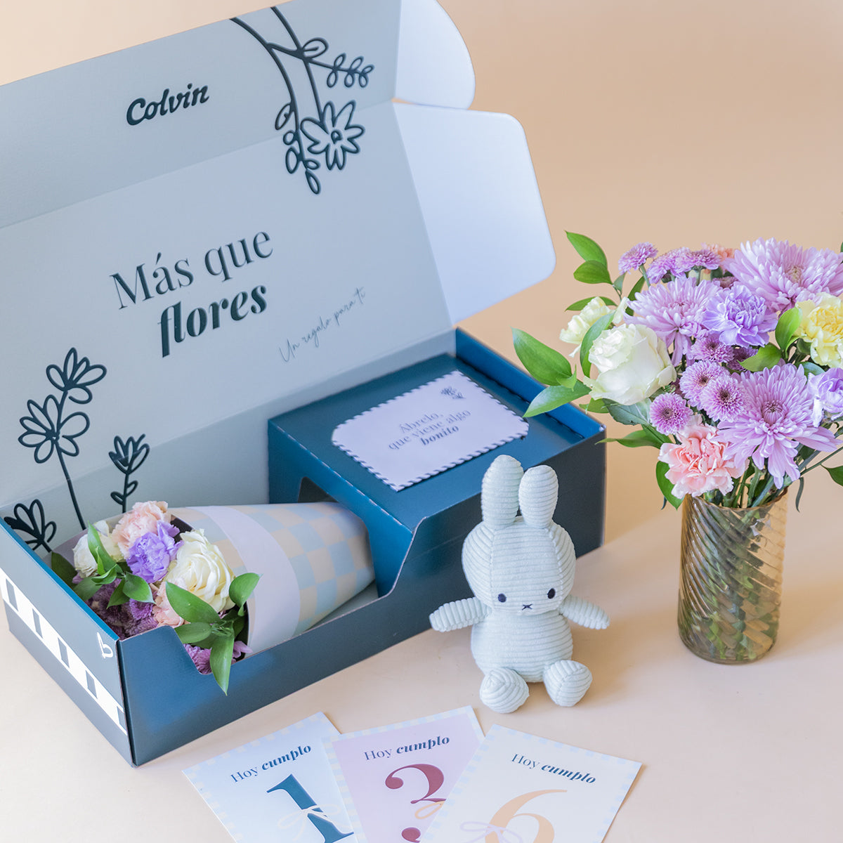 Olá, pequenino(a) - Ramo de flores com presentes para bebés