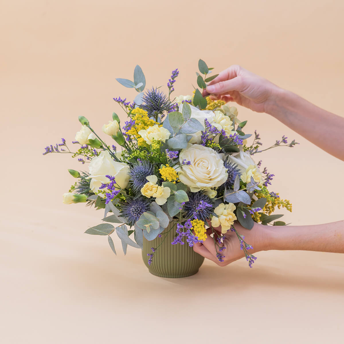 A Mágica - Arranjo com rosas creme