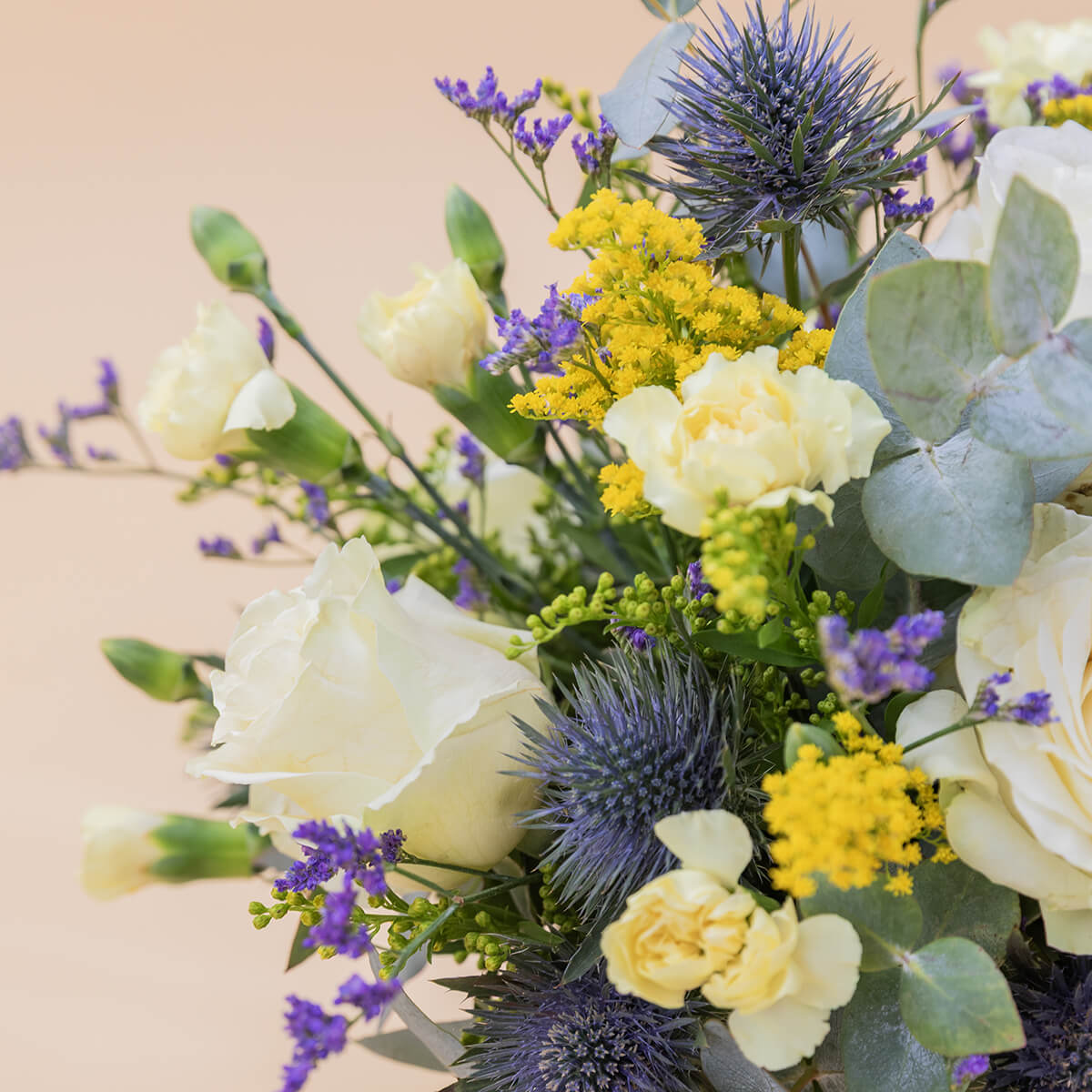 A Mágica - Arranjo com rosas creme