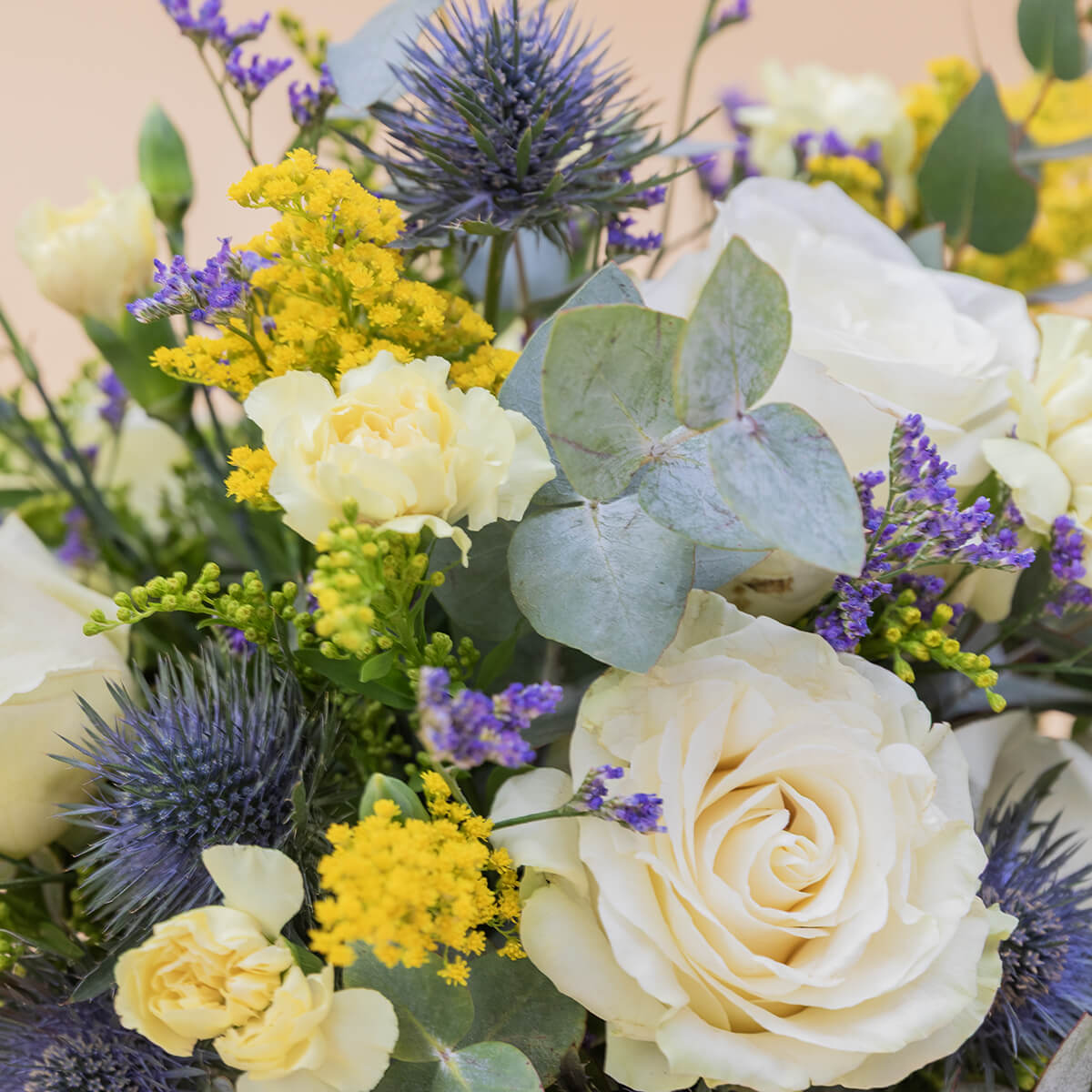 El Mágico - Arreglo con rosas crema