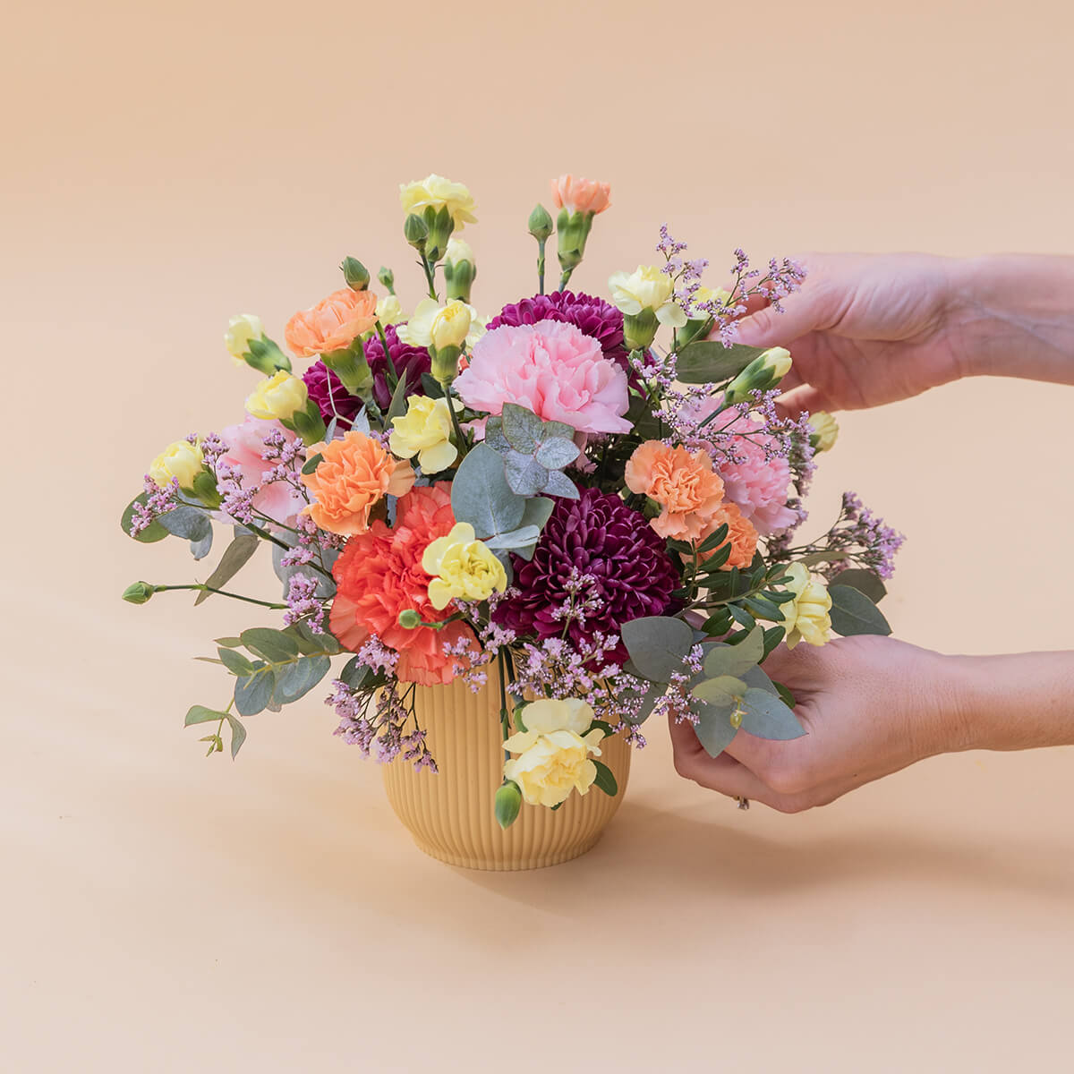 La Chispa - Arreglo con flores amarillas y naranjas