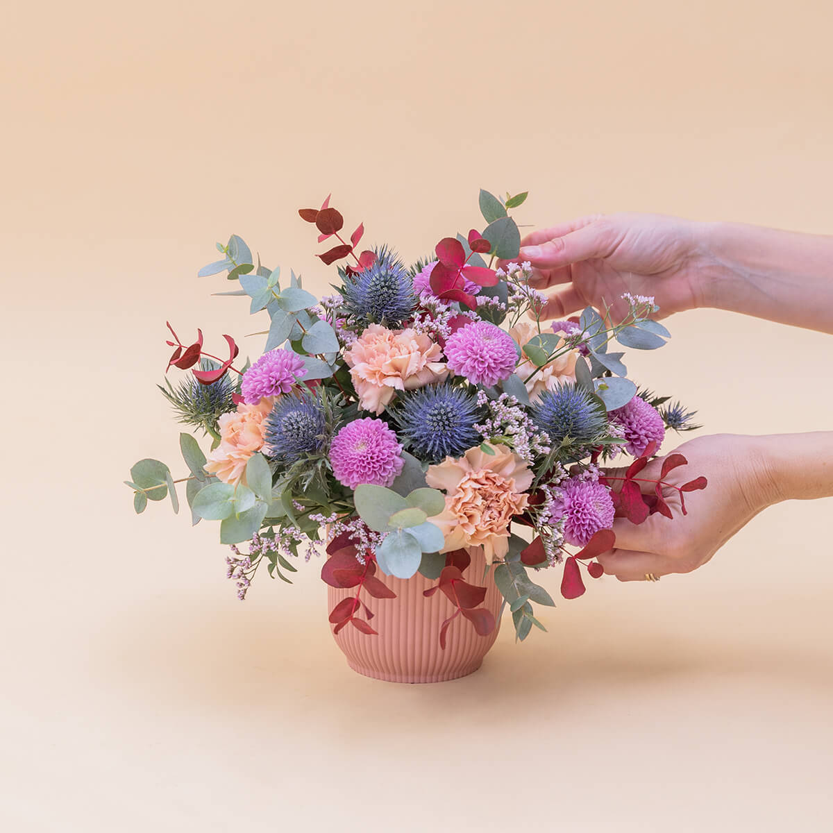 El Guiño  - Arreglo con flores moradas y azules