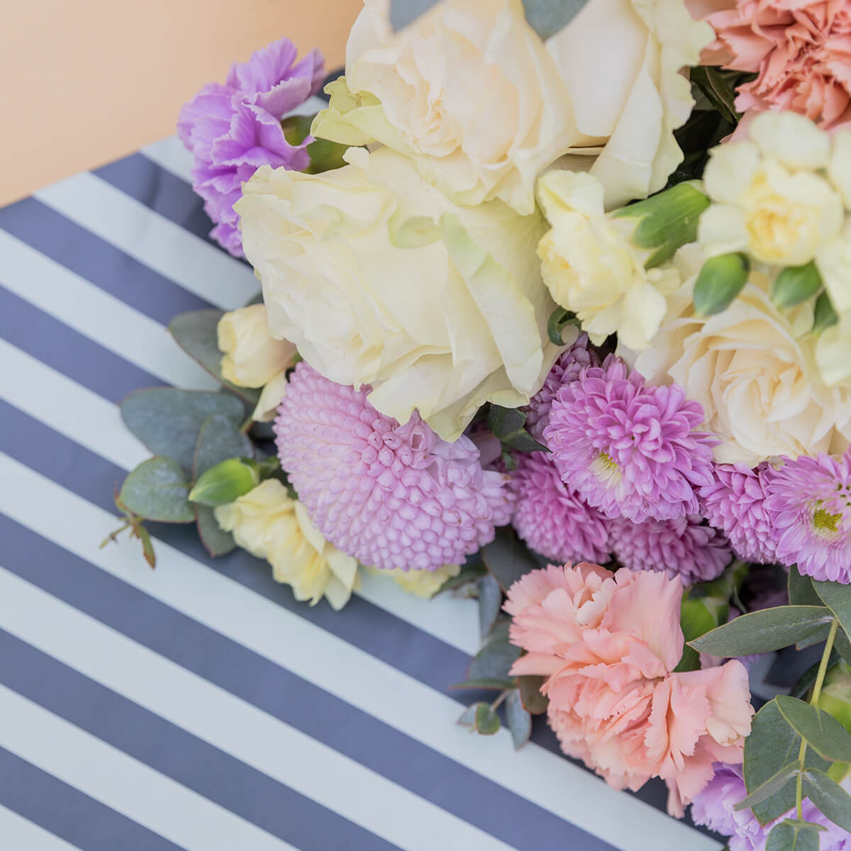 El Pastel - Ramo con flores crema