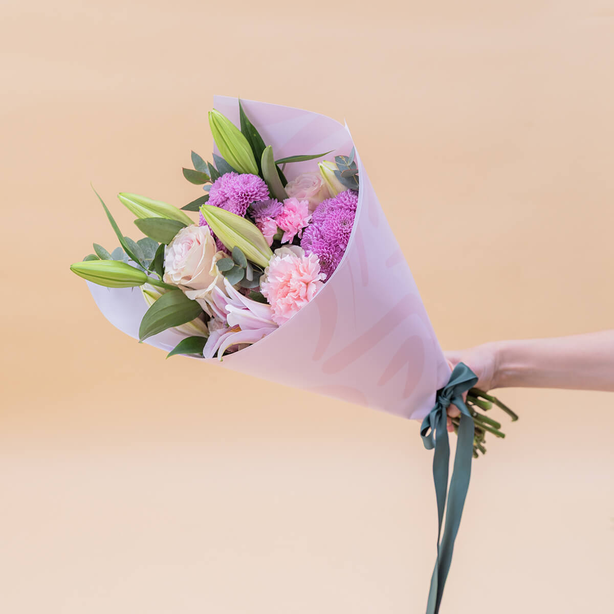 Para Ti, Amiga - Ramo de flores con detalles especiales