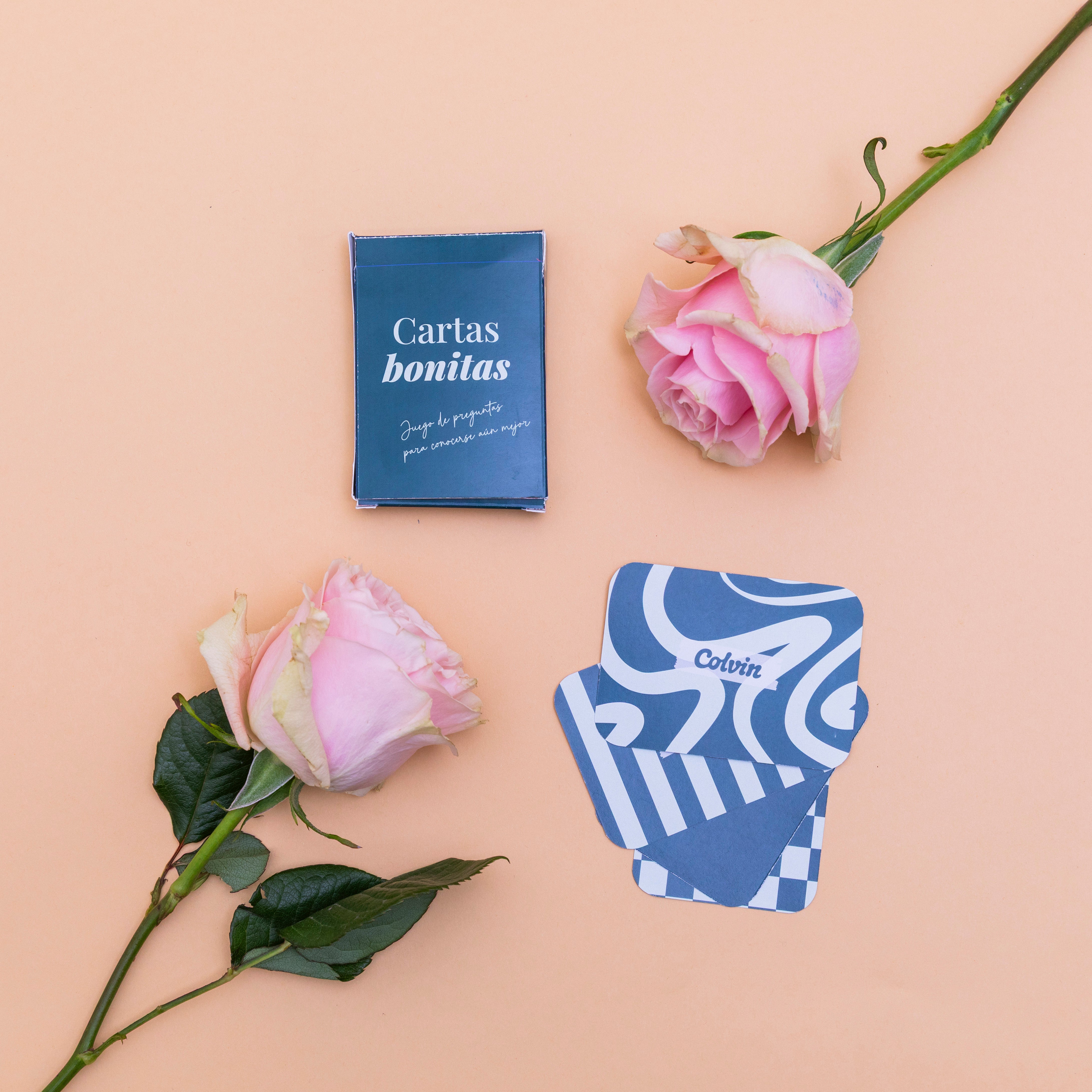 El Regalo Perfecto - Ramo de flores y juego de cartas