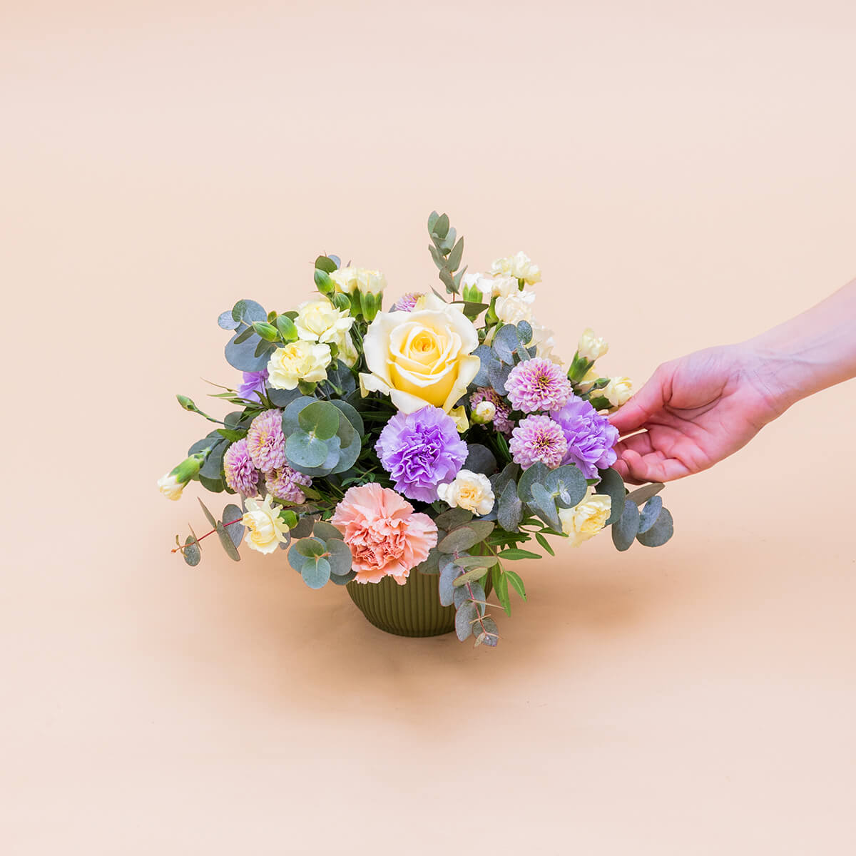 El Pastel - Arreglo con rosas crema