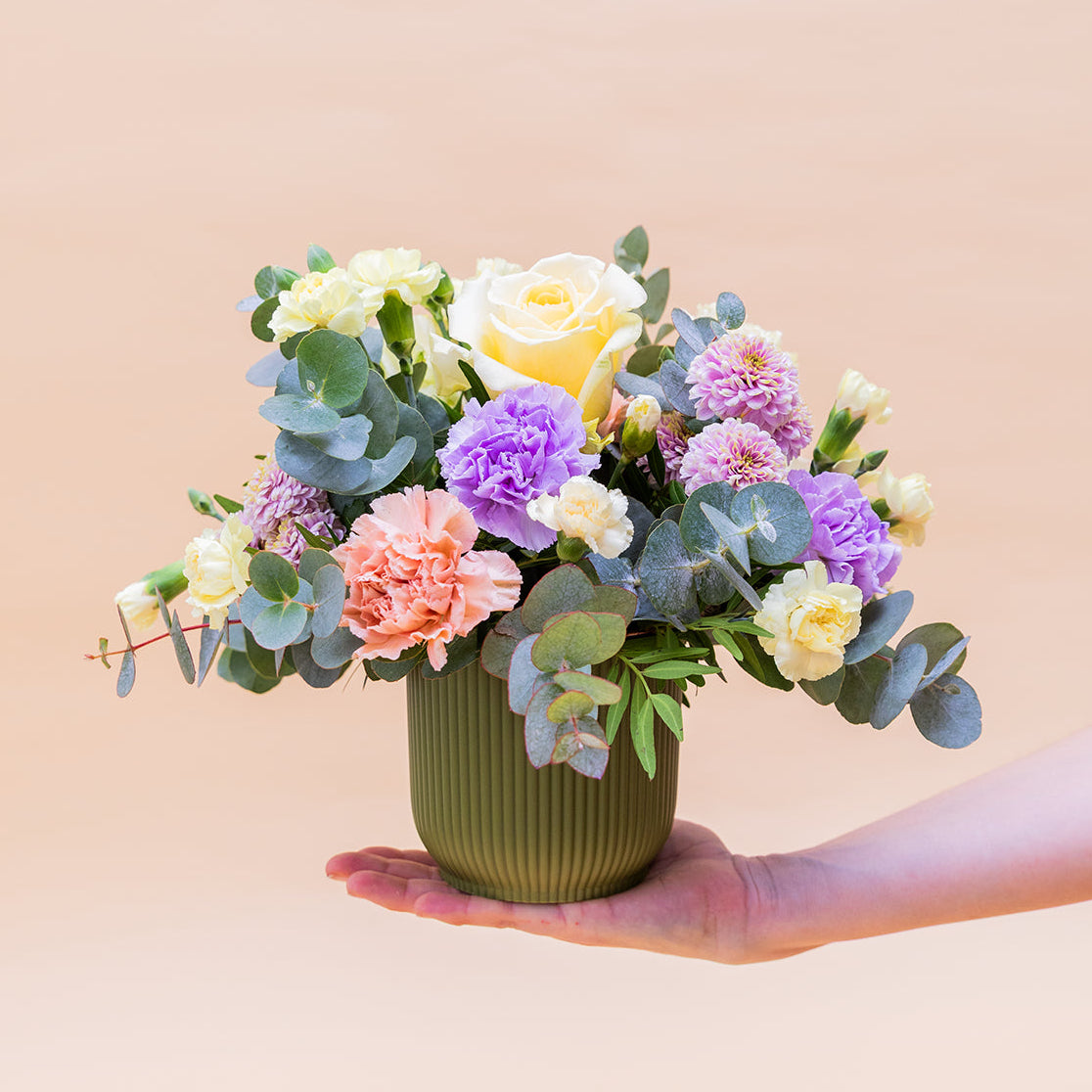 El Pastel - Arreglo con rosas crema