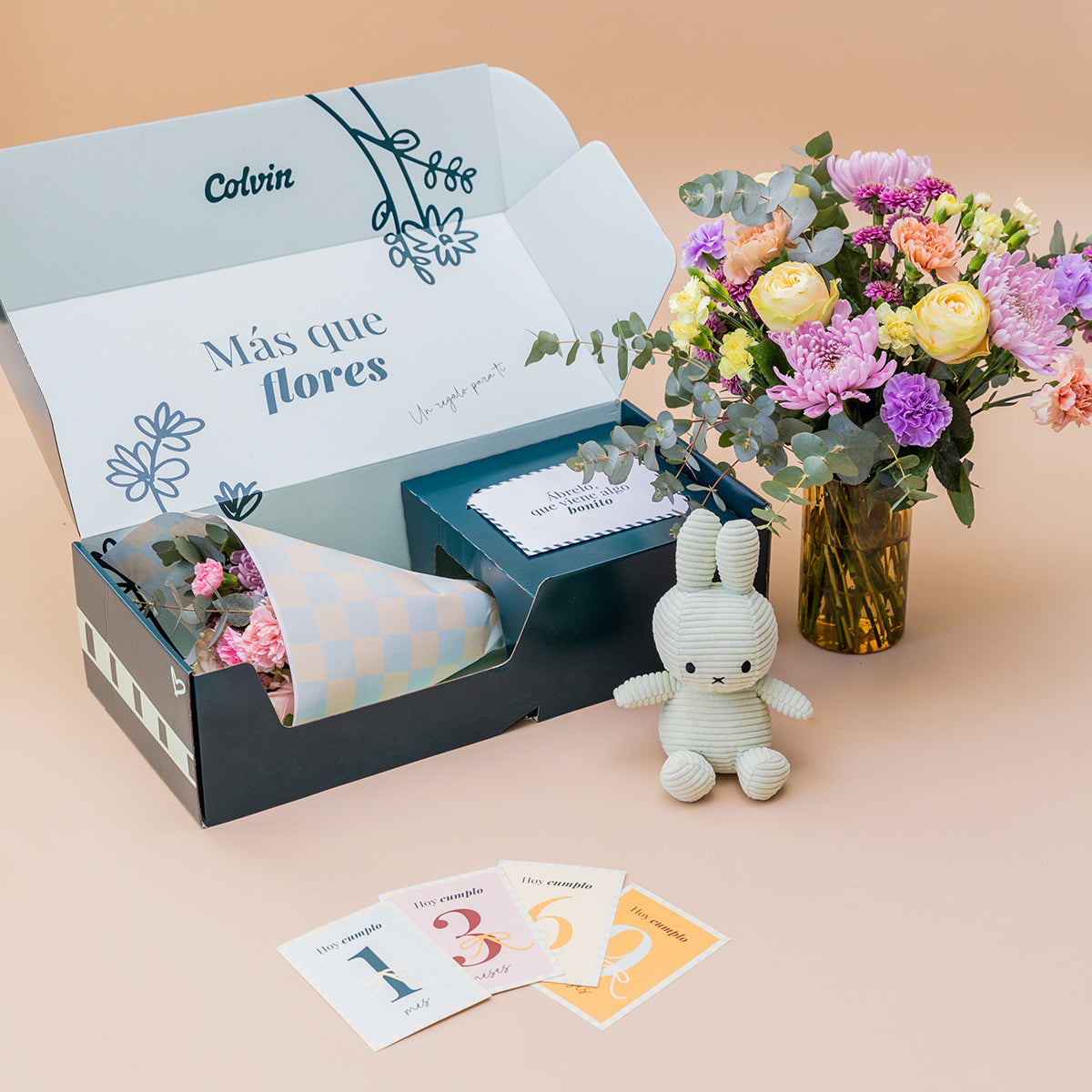 Olá, pequenino(a) - Ramo de flores com presentes para bebés