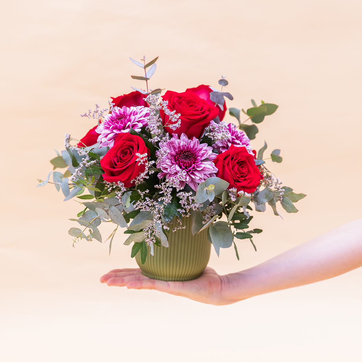 Arreglo de Rosas rojas con Chocolatinas y Tarjeta