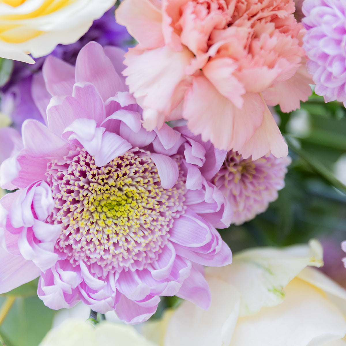 El Pastel - Ramo con flores crema