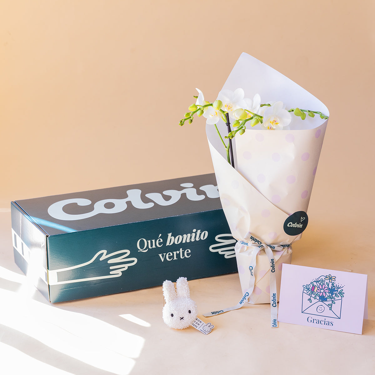 Orquídea Blanca con Envoltorio, Charm y Tarjeta