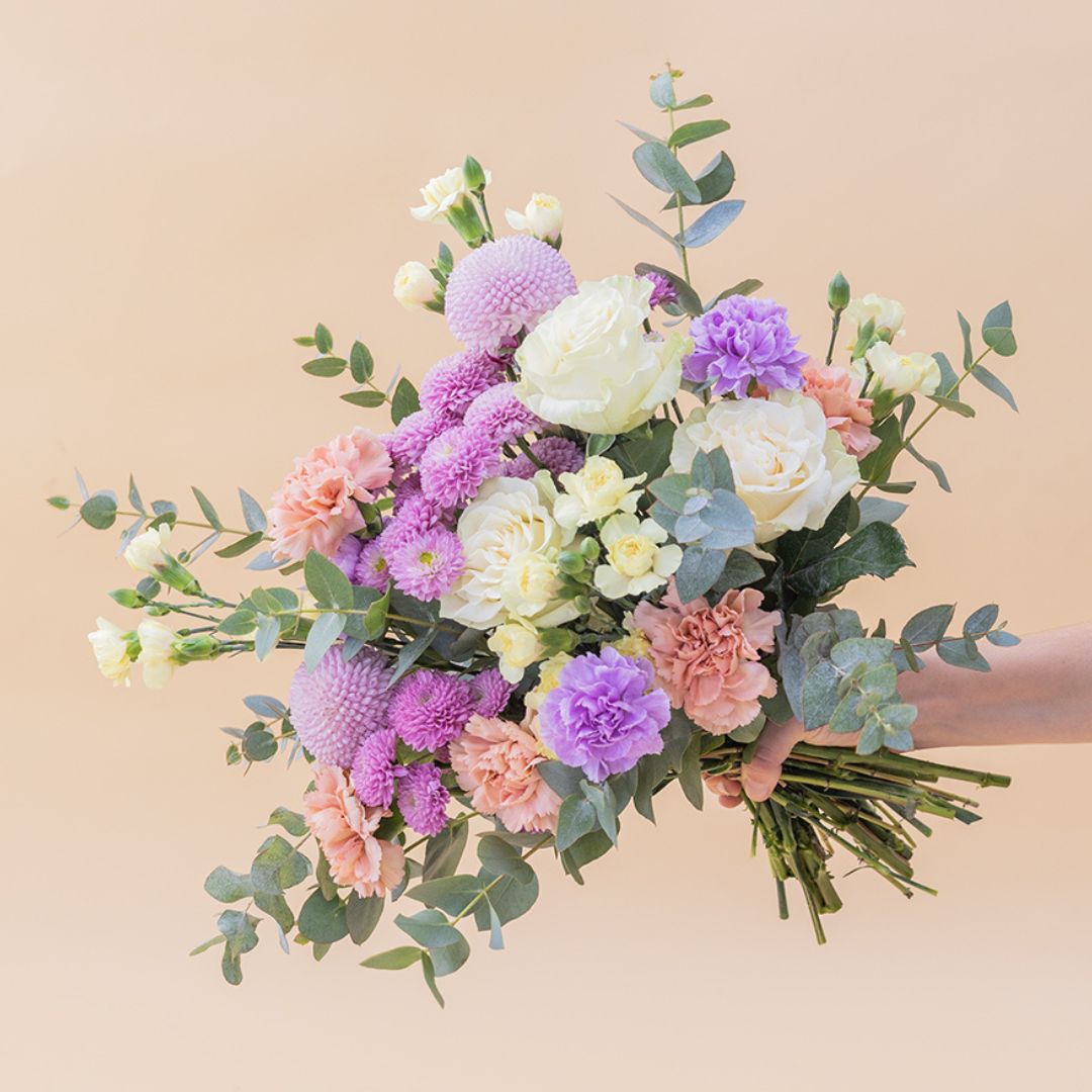 El Pastel - Ramo con flores crema