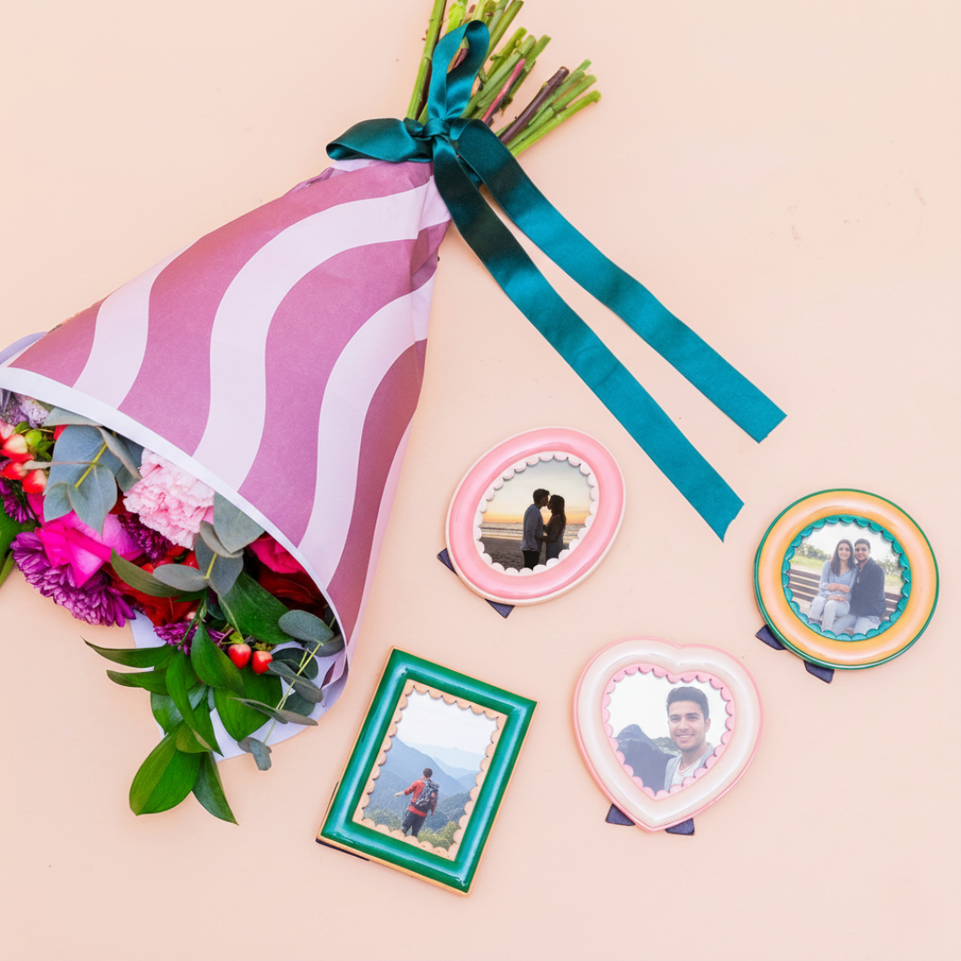 O amor está no ar – Ramo de flores com chocolate e bloco de notas