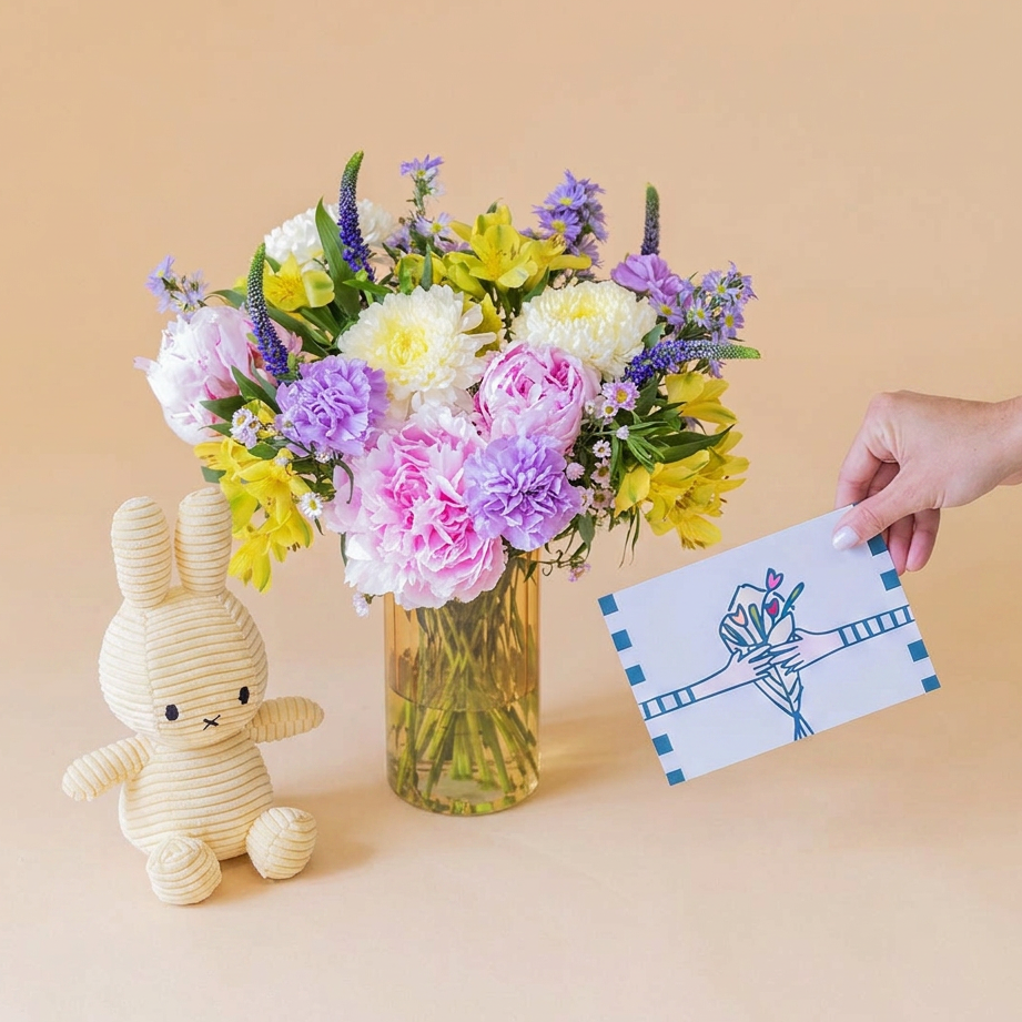 Ramo de Peónias com Peluche Amarelo e Cartão
