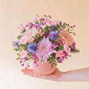 El Guiño - Arreglo con flores moradas y azules