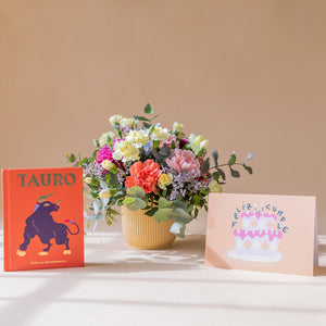 Arreglo de Flores con Libro Horóscopo Tauro y Tarjeta