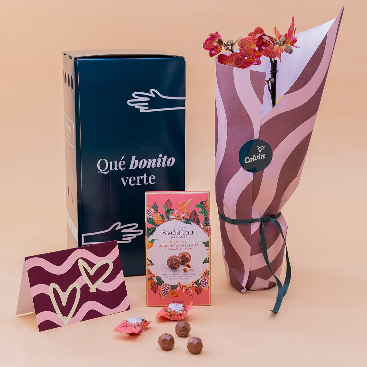 O amor está no ar – Ramo de flores com chocolate e bloco de notas