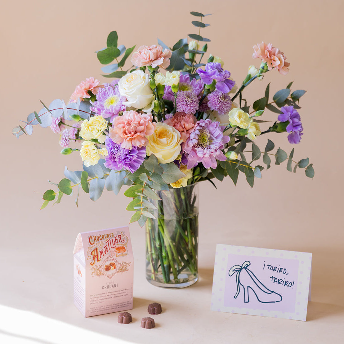 Ramo de Flores Pastel com Bombons e Cartão