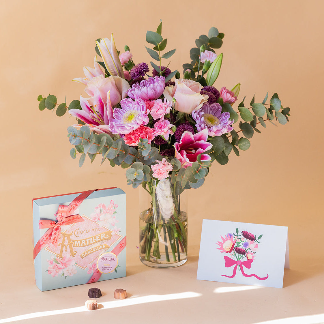 Ramo de Flores Rosas com Bombons e Cartão