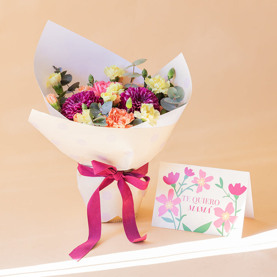 Arranjo de Flores Coloridas com Embrulho e Cartão