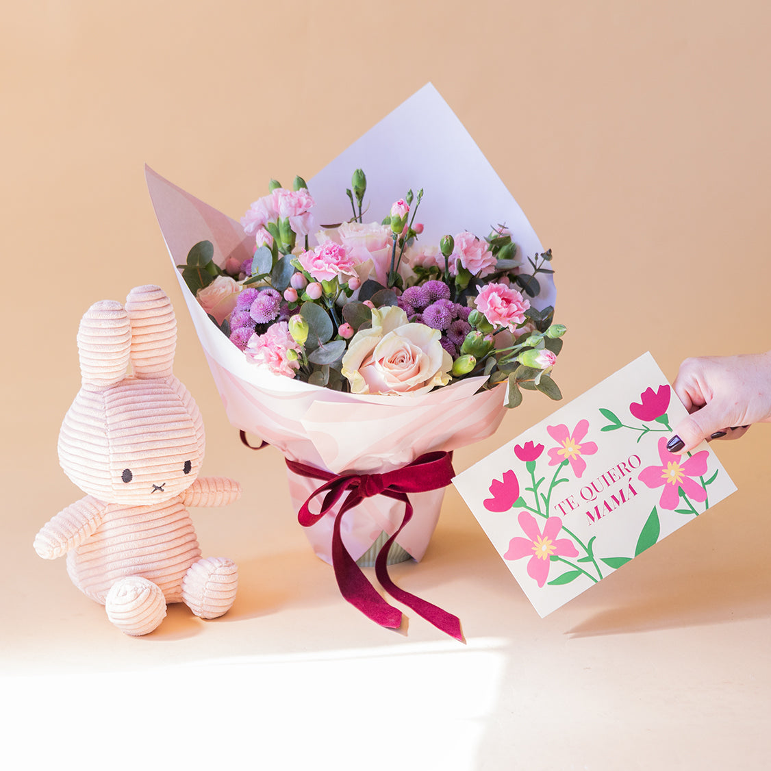 Arranjo de Rosas Rosas com Peluche, Embrulho e Cartão