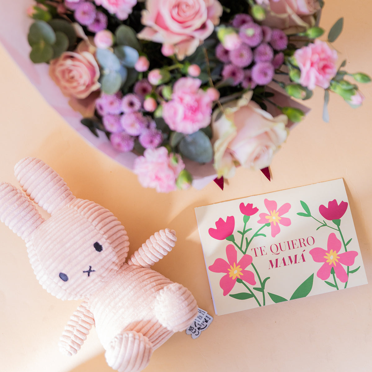 Arranjo de Rosas Rosas com Peluche, Embrulho e Cartão