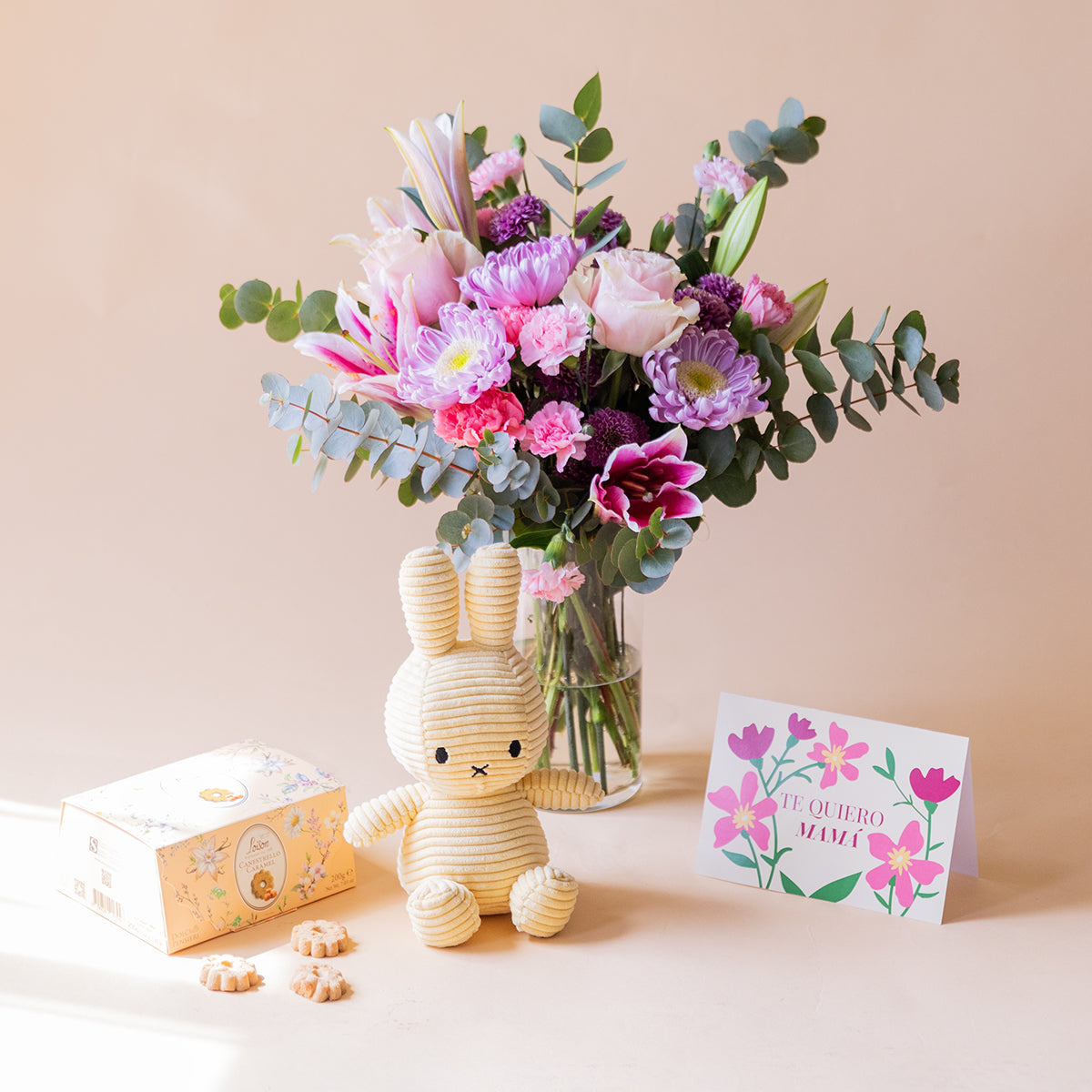 Ramo de Flores Cor-de-rosa com Bolachas, Peluche e Cartão