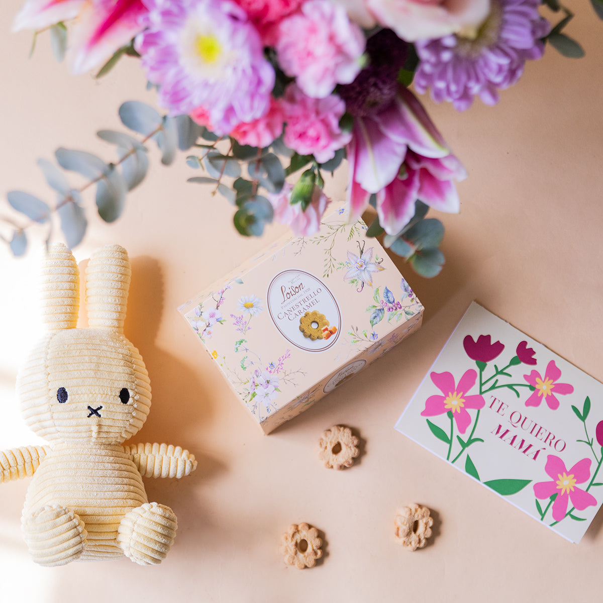 Ramo de Flores Cor-de-rosa com Bolachas, Peluche e Cartão