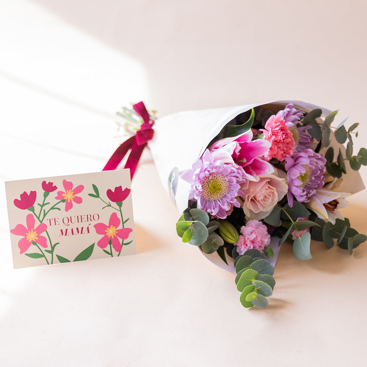 Ramo de Flores Cor-de-Rosa com Embrulho e Cartão