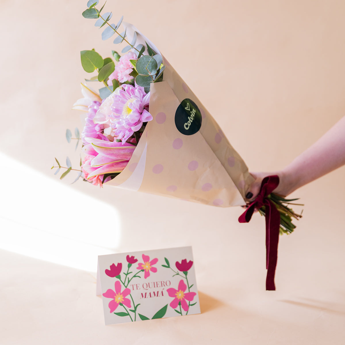 Ramo de Flores Cor-de-Rosa com Embrulho e Cartão