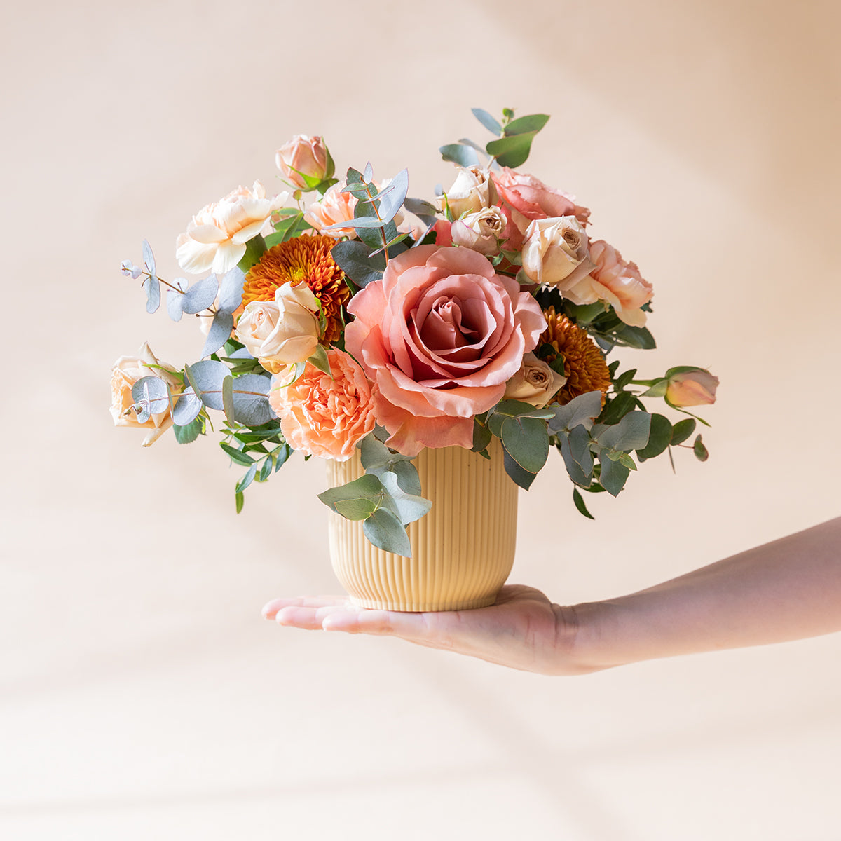 El Mocca - Arreglo con flores crema