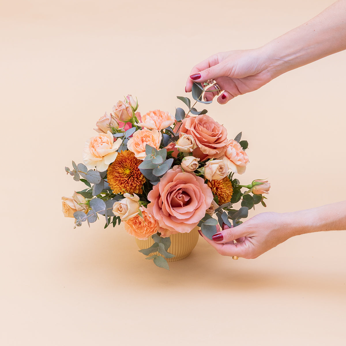 Arreglo de Rosas café con Peluche y Tarjeta